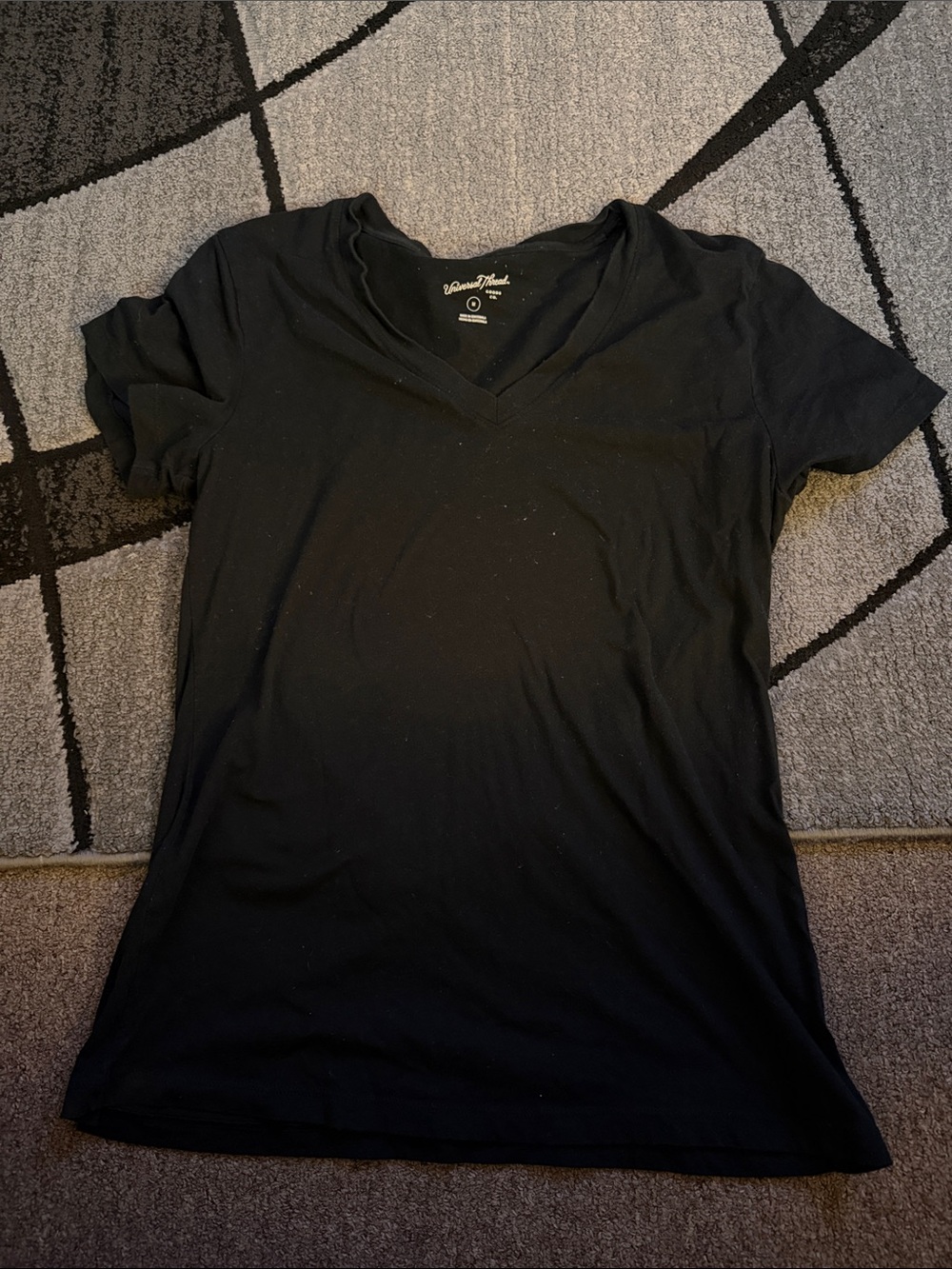 Universal Thread Black V-Neck Short Sleeve Tee - Simple Classic